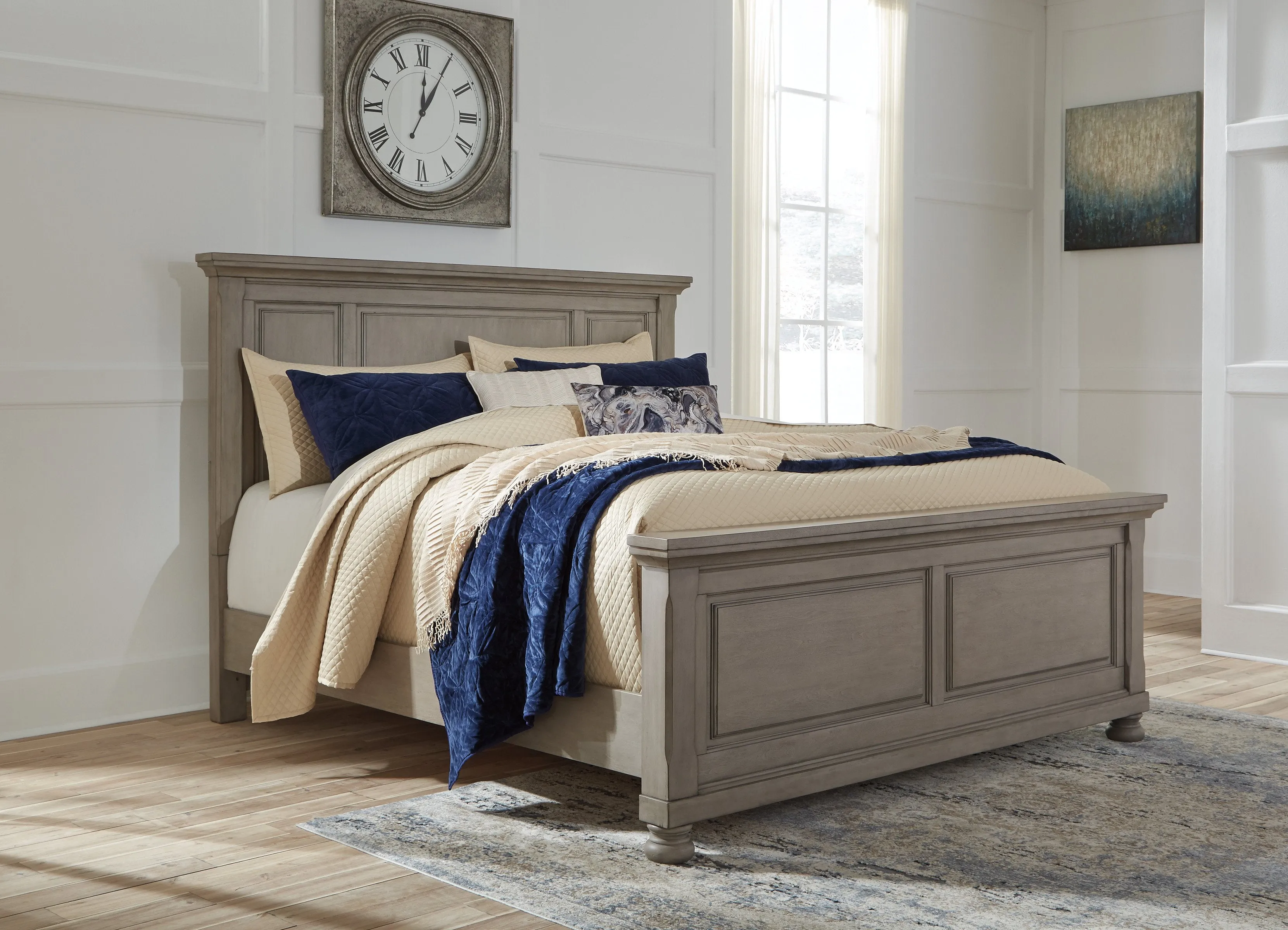 Lettner Light Gray Platform Bedroom Set