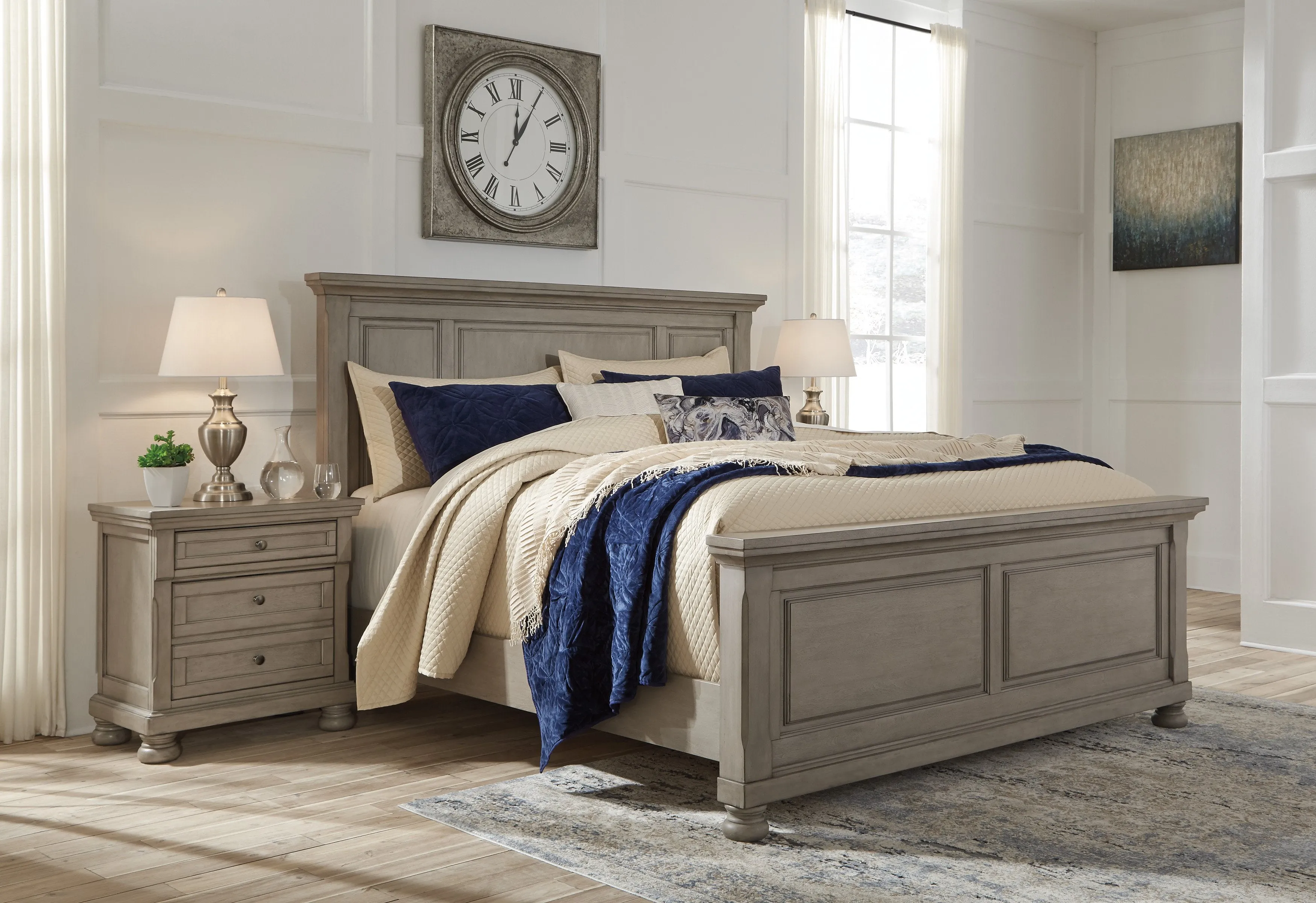 Lettner Light Gray Platform Bedroom Set