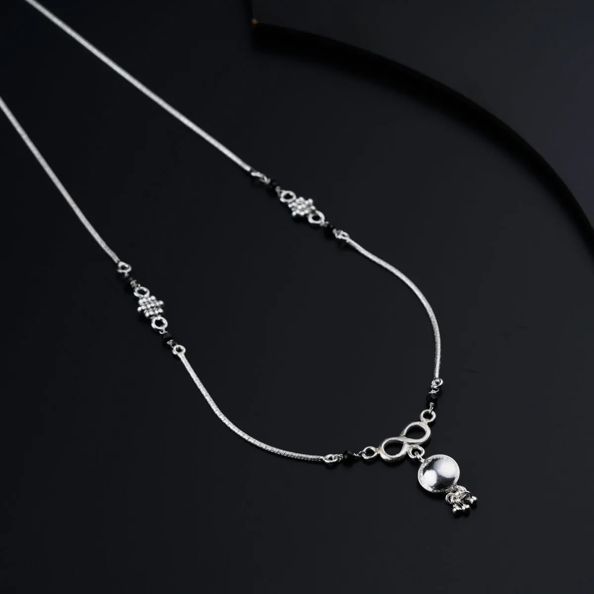 Silver mangalsutra with kudi and infinity motif